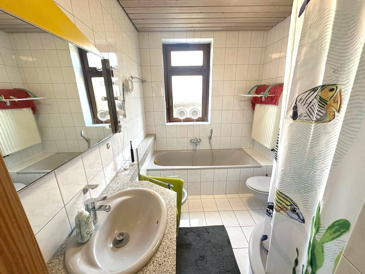 Immobilie in Estenfeld - ***Idyllisches EFH mit Einliegerwohnung & Garage im Grünen in Estenfeld*** - Bild 4