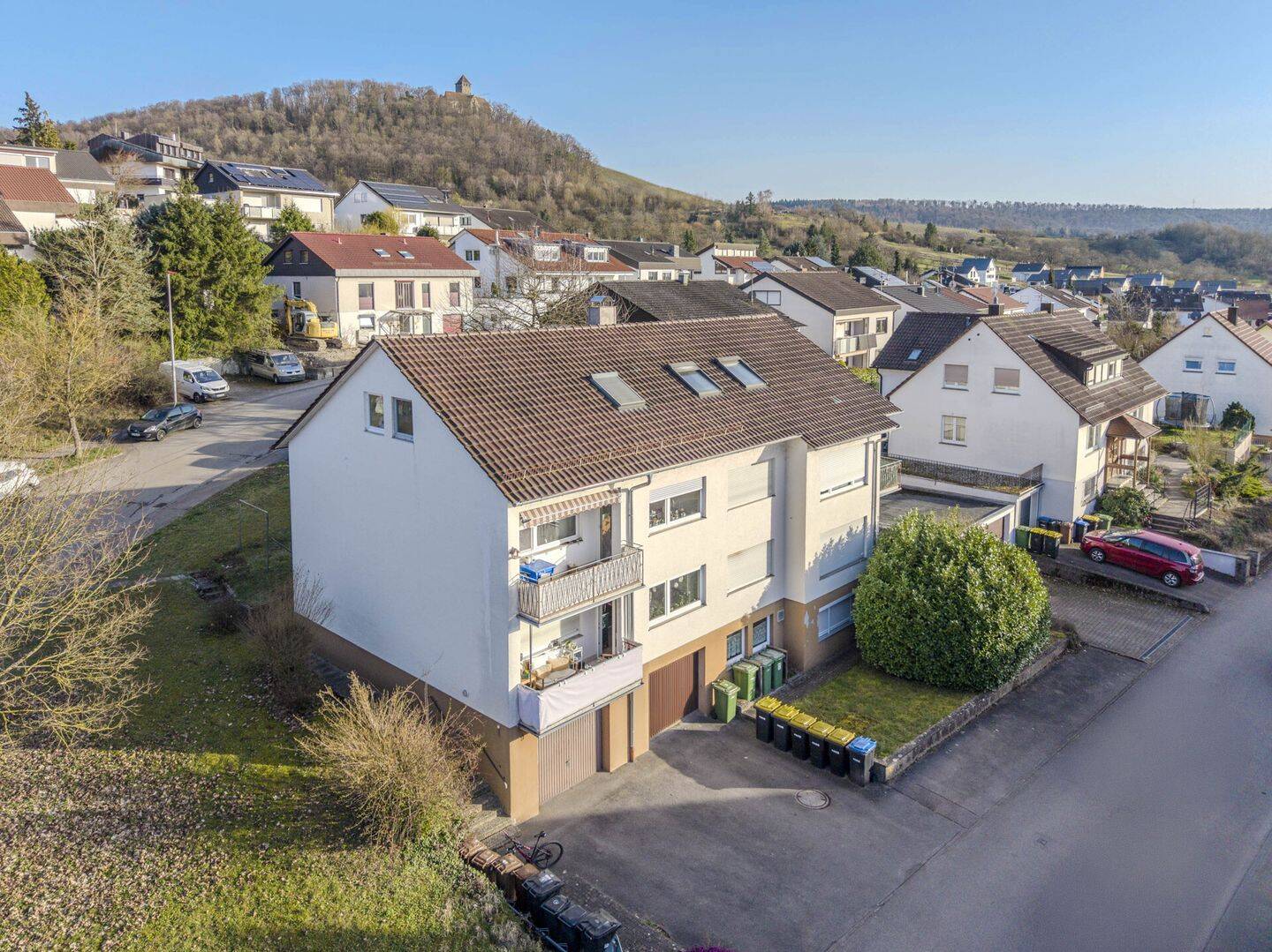 Immobilie in Oberstenfeld - Mehrfamilienhaus mit 4 Garagen in gefragter Lage! - Bild 0