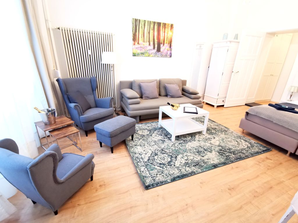 Wohnung zur Miete Wohnen auf Zeit 2.087 € 2 Zimmer 50 m²<br/>Wohnfläche 31.10.2024<br/>Verfügbarkeit Kamminer Straße Charlottenburg Berlin 10589