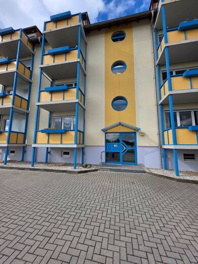 Wohnung zum Kauf 80.000 € 2 Zimmer 67,1 m² EG Dietrich-Bonhoeffer-Str. 71 Glauchau Glauchau 08371