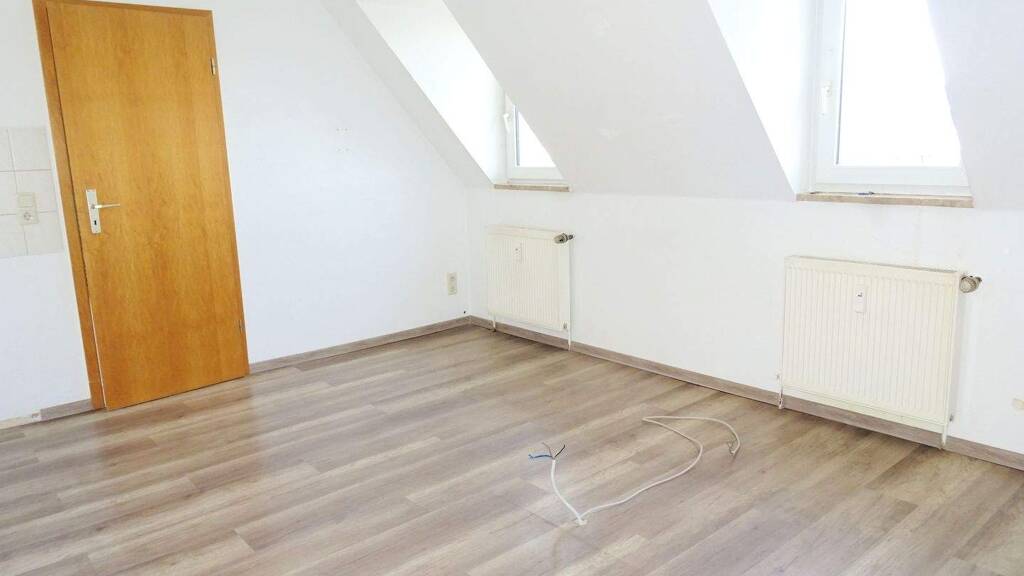 Wohnung zur Miete 450 € 3 Zimmer 82 m² 3. Geschoss frei ab sofort Werdau 08412