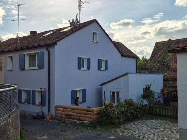 Doppelhaushälfte zum Kauf 329.000 € 5 Zimmer 120 m² 180 m² Grundstück Cadolzburg Cadolzburg 90556