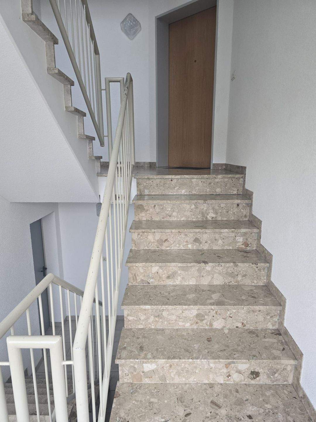 Immobilie in Brotterode-Trusetal - Frisch sanierte, lichtdurchflutete 3 Raumwohnung mit Balkon und Stellplatz für Selbstnutzer oder Kapitalanleger - Bild 3