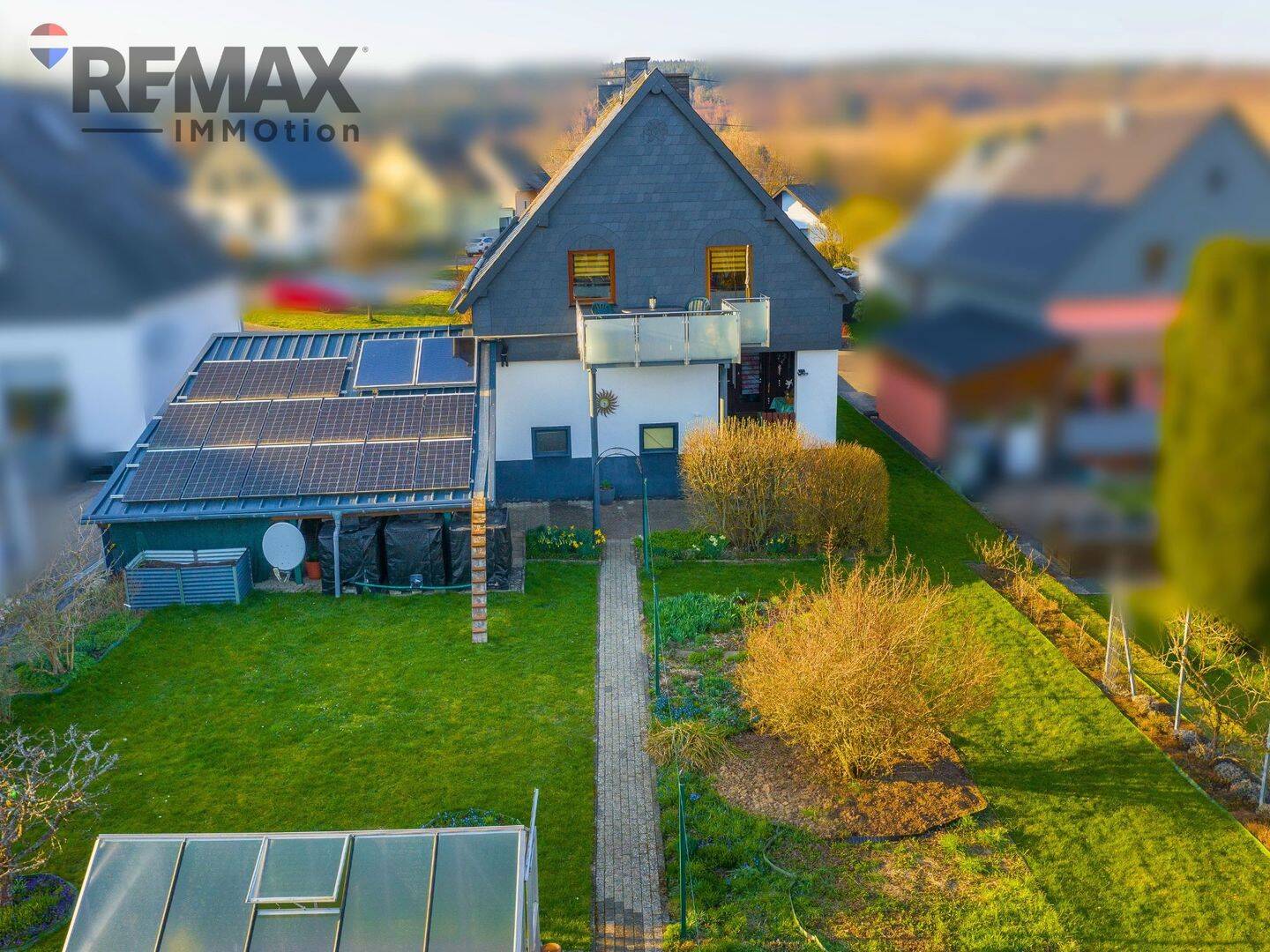 Immobilie in Reinsfeld - Gepflegtes Einfamilienhaus mit schönem Garten inkl. Doppelgarage und moderner PV-Anlage - Bild 3