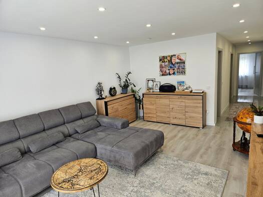 Wohnung zum Kauf provisionsfrei 240.000 € 3 Zimmer 76 m² Geschoss 1/4 Rathausstraße 1 Nittendorf 93152