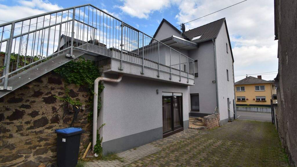 Immobilie zum Kauf 295.000 € 6 Zimmer 205 m² 503 m² Grundstück frei ab sofort Alte Chaussee 12 Kruft 56642