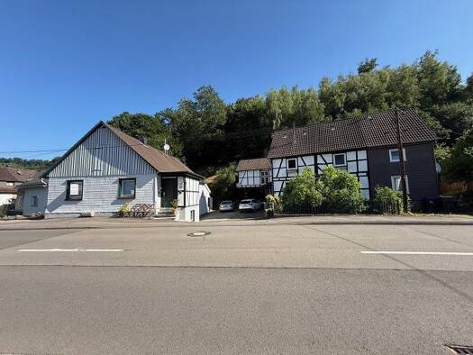 Haus zum Kauf 290.000 € 8 Zimmer 170 m² 3.030 m² Grundstück frei ab sofort Wolfseifen Reichshof 51580