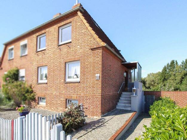 Doppelhaushälfte zum Kauf 189.000 € 5 Zimmer 111,2 m² 1.450,2 m² Grundstück Moisling Lübeck 23560