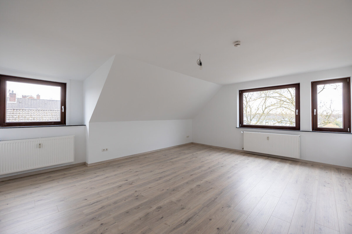 Wohnung zur Miete 595 € 3 Zimmer 75 m²<br/>Wohnfläche 2.<br/>Geschoss 01.03.2025<br/>Verfügbarkeit Stickgras I - Bezirk 6 Delmenhorst / Stickgras 27751