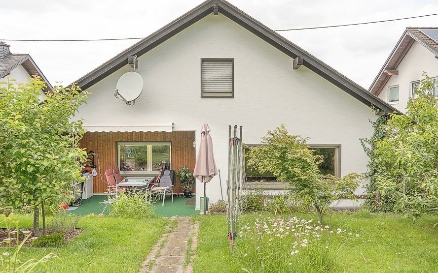 Mehrfamilienhaus zum Kauf 298.000 € 6 Zimmer 197 m²<br/>Wohnfläche 509 m²<br/>Grundstück Weibern 56745