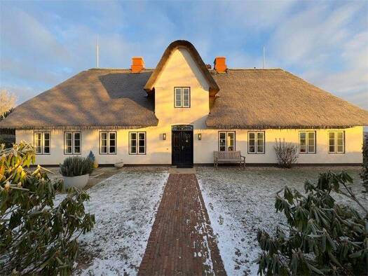 Einfamilienhaus zum Kauf 6 Zimmer 385 m² 5.000 m² Grundstück Morsum Sylt 25980