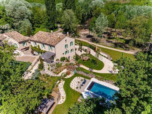 Einfamilienhaus zum Kauf 1.990.000 € 780 m² 25.000 m² Grundstück GRIGNAN 26230