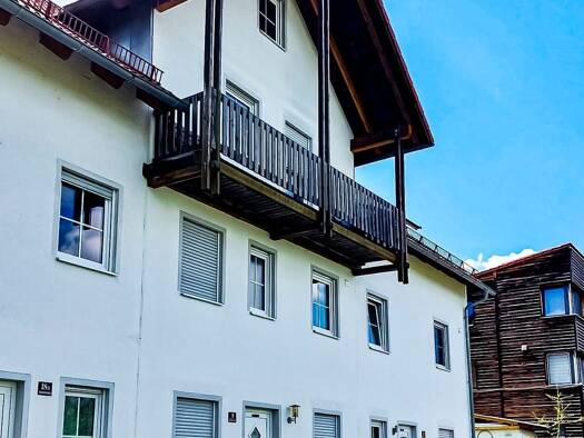 Reihenmittelhaus zum Kauf 450.000 € 6,5 Zimmer 133 m² 174 m² Grundstück Benediktinerhöhe 18 Deuerling 93180