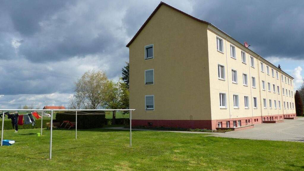 Immobilie in Naundorf - Kapitalanlage: Vermietete 3-Raum-Wohnung im Hochparterre mit Stellplatz! - Bild 2