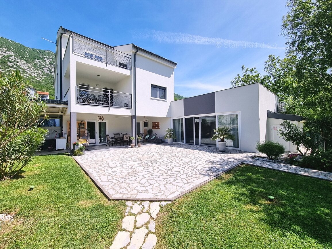 Einfamilienhaus zum Kauf 720.000 € 5 Zimmer 340 m²<br/>Wohnfläche Crikvenica 51260