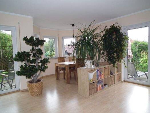 Einfamilienhaus zur Miete 1.120 € 5 Zimmer 160 m² 1.300 m² Grundstück frei ab 01.01.2027 Zeulenroda Zeulenroda-Triebes 07937