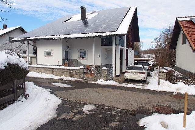 Immobilie in Lindberg - Mehrfamilienhaus mit 3 Wohnungen, PV-Anlage und Weitblick in ruhiger Lage von Zwiesel, Bay. Wald - Bild 0