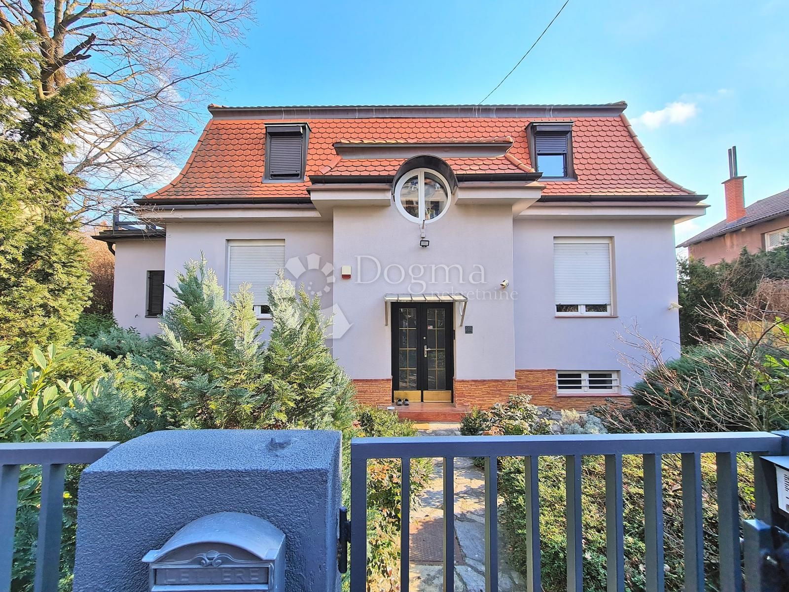 Haus zum Kauf 2.500.000 € 6 Zimmer 300 m²<br/>Wohnfläche 800 m²<br/>Grundstück Maksimir 10000