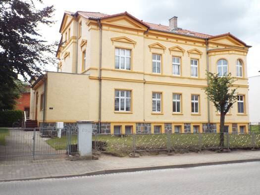 Wohnung zur Miete 630 € 3 Zimmer 102 m² Geschoss 1/3 frei ab 01.01.2026 Bahnhofstraße 5 Friedland 17098