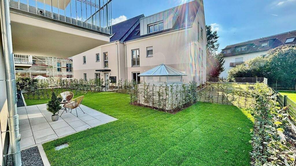Gartenwohnung mit 4 Zimmern, Küche, 2 Bädern und Terrasse