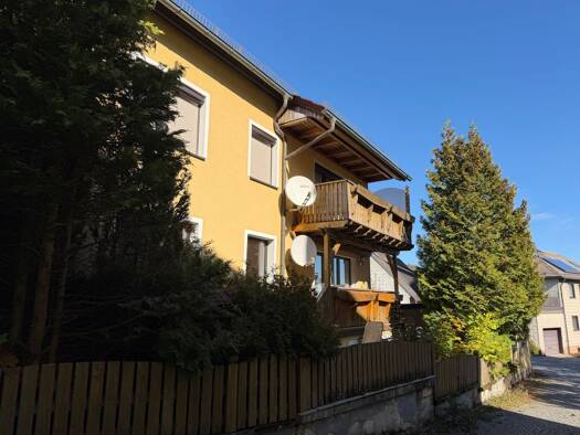 Mehrfamilienhaus zum Kauf provisionsfrei 150.000 € 1 Zimmer 200 m² 363 m² Grundstück frei ab sofort Schwarzenbacher Straße 2 Döbra Schwarzenbach a.Wald 95131