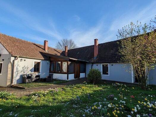 Haus zum Kauf 249.000 € 1.009 m² Grundstück Horn 3580