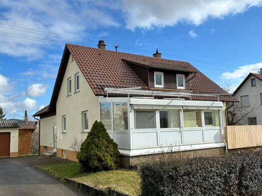 Einfamilienhaus zur Miete 1.600 € 6 Zimmer 144 m² 900 m² Grundstück frei ab 01.04.2026 Weilstetten Balingen 72336