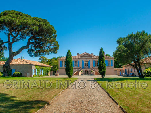 Schloss zum Kauf 2.250.000 € 17 Zimmer 740 m² 240.000 m² Grundstück Vigueron 82500