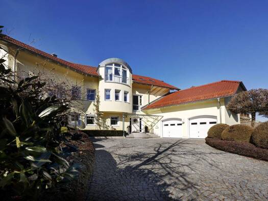 Villa zum Kauf 1.190.000 € 11 Zimmer 328 m² 4.280 m² Grundstück Marktl 84533