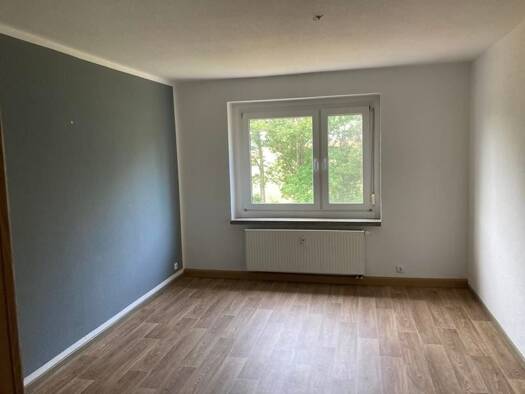 Wohnung zum Kauf 65.000 € 3 Zimmer 60 m² 4. Geschoss Gersdorf 09355