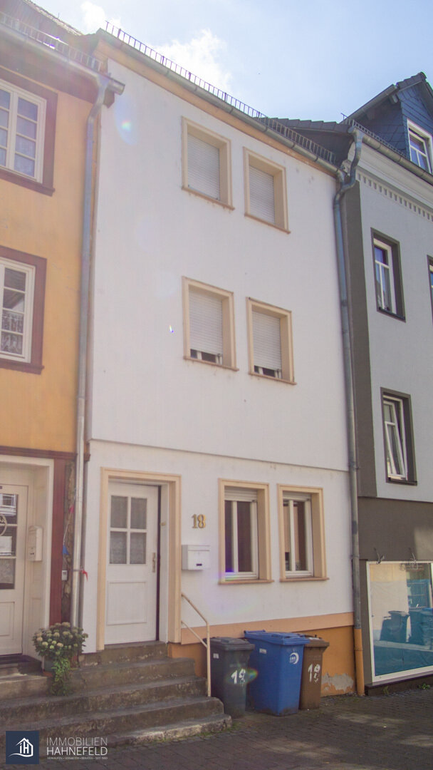 Reihenmittelhaus zum Kauf 99.000 € 4 Zimmer 103,7 m²<br/>Wohnfläche 180 m²<br/>Grundstück ab sofort<br/>Verfügbarkeit Hadamar Hadamar 65589