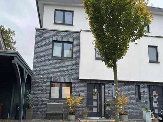 Doppelhaushälfte zur Miete 2.050 € 5 Zimmer 147 m² 305 m² Grundstück frei ab 01.06.2026 Kaltenkirchen 24568