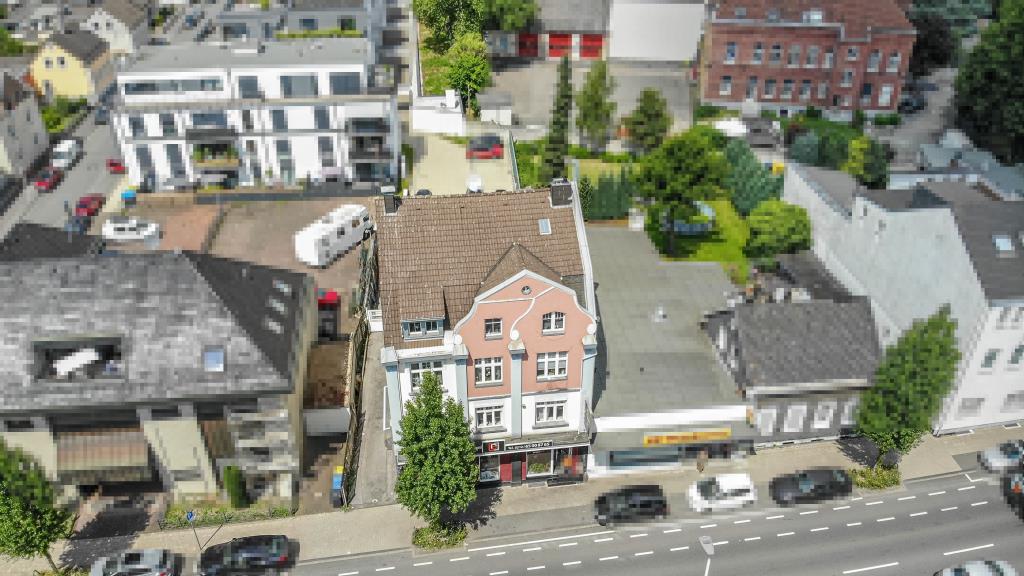 Wohn- und Geschäftshaus zum Kauf provisionsfrei als Kapitalanlage geeignet 895.000 € 10 Zimmer 474 m²<br/>Fläche 417 m²<br/>Grundstück Ohligs - Innenstadt Solingen 42697