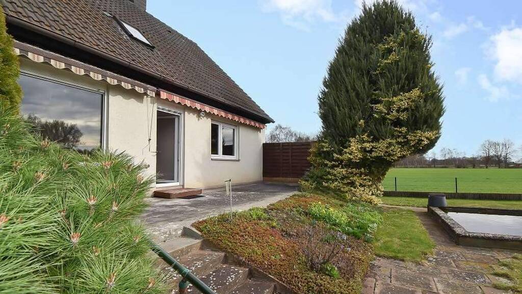 Einfamilienhaus zum Kauf 180.000 € 8 Zimmer 130 m² 826 m² Grundstück Frielingen Garbsen 30826