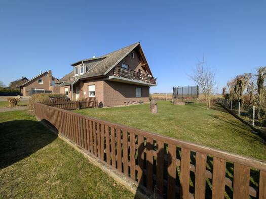 Mehrfamilienhaus zum Kauf 199.000 € 5 Zimmer 159 m² 869 m² Grundstück Suhlendorf Suhlendorf 29562