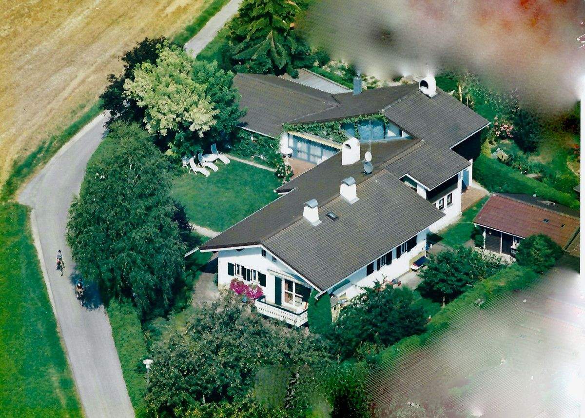 Immobilie in Postmünster - Zwei Einfamilienhäuser (EFH + Bungalow) in herrlich ruhiger Lage - auch teilbar - Bild 0