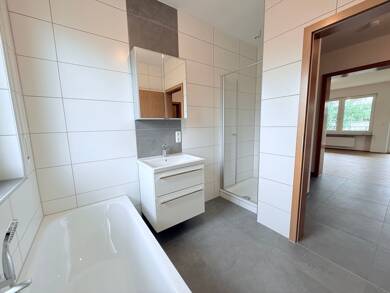 Wohnung zur Miete 1.300 € 4 Zimmer 125 m² Dachgeschoss frei ab sofort Steinlachstr. 18 Schwaig Schwaig bei Nürnberg 90571