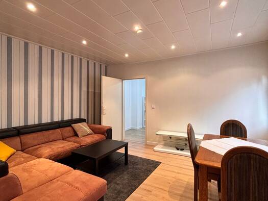 Wohnung zur Miete 900 € 2 Zimmer 56 m² Geschoss 1/2 frei ab sofort Nieder-Erlenbach Frankfurt am Main 60437
