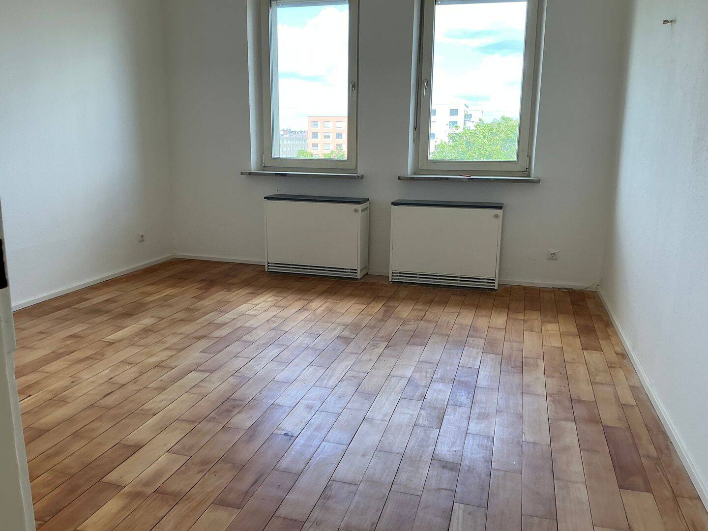 Lichtdurchflutete helle Altbauwohnung – Nürnberg – Bild 1 von 11