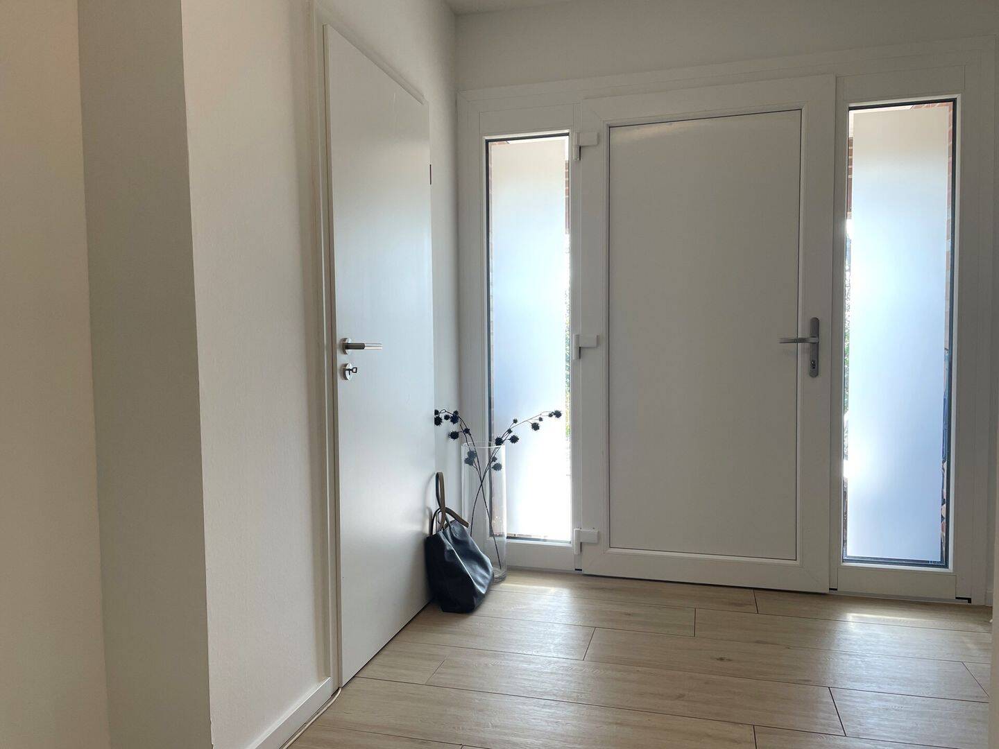 Immobilie in Westerstede - Zweifamilienhaus, Stallung & Nebengebäude - Attraktives Anwesen mit Entwicklungspotenzial! - Bild 2