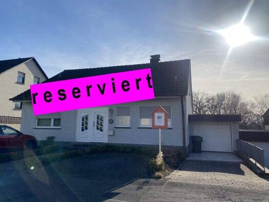 Einfamilienhaus zum Kauf 325.000 € 9 Zimmer 225 m² 924 m² Grundstück Zur Dicken Eiche 6 Niedereimer Arnsberg 59823