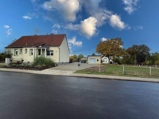 Einfamilienhaus zum Kauf 237.000 € 2 Zimmer 91 m² 1.162 m² Grundstück Schkölen 07619