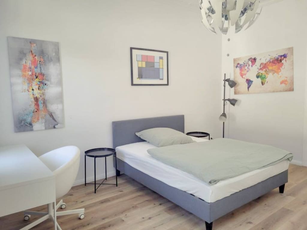 Wohnung zur Miete Wohnen auf Zeit 2.400 € 3 Zimmer 100 m²<br/>Wohnfläche 01.05.2025<br/>Verfügbarkeit Emser Straße Neukölln Berlin 12051