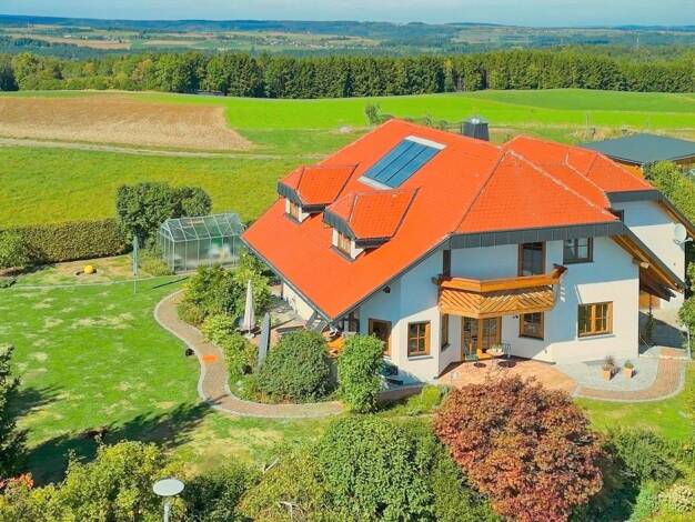 Einfamilienhaus zum Kauf provisionsfrei 828.000 € 8 Zimmer 262 m² 2.149 m² Grundstück Münchingen Wutach 79879