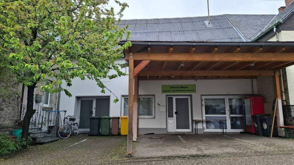Haus zum Kauf 190.000 € 398 m² Grundstück Selters 56242