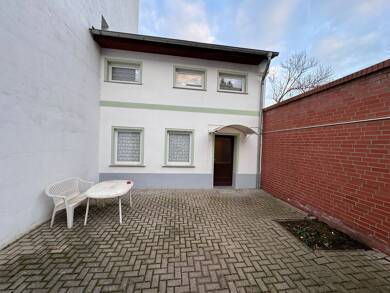 Terrassenwohnung zur Miete 300 € 2 Zimmer 50 m² Dachgeschoss, EG frei ab sofort Karlstr. 15 Bernburg Bernburg 06406