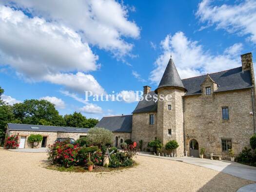 Herrenhaus zum Kauf 967.000 € 9 Zimmer 312 m² 30.158 m² Grundstück Guingamp 22200