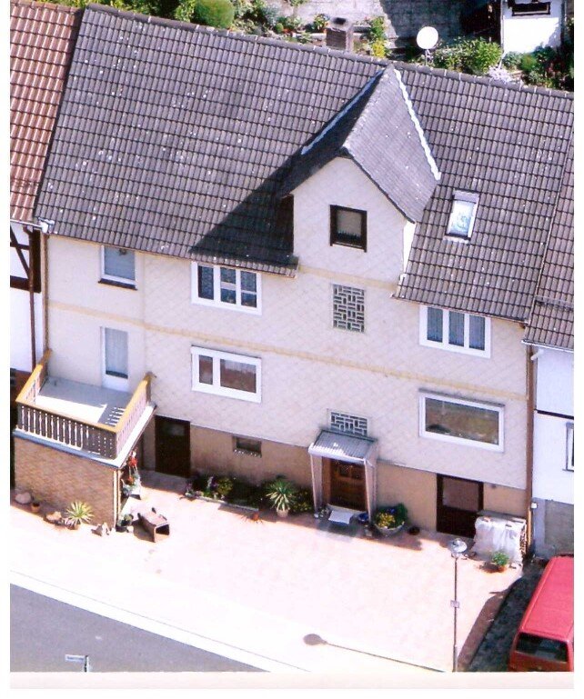 Reihenmittelhaus zum Kauf provisionsfrei 179.000 € 6 Zimmer 102 m²<br/>Wohnfläche 372 m²<br/>Grundstück St Ottilien Helsa 34298