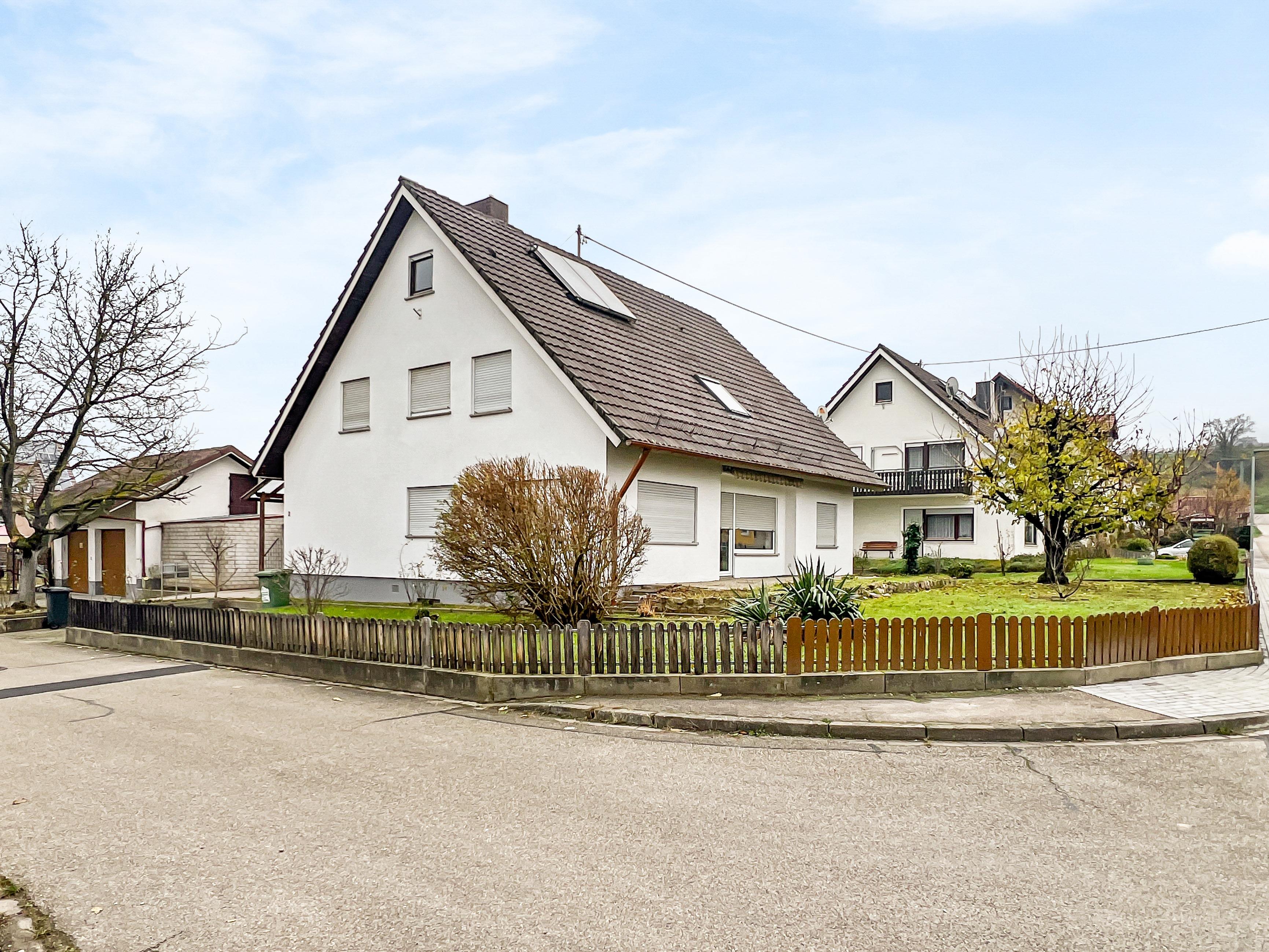 Mehrfamilienhaus zum Kauf 779.000 € 7 Zimmer 202 m²<br/>Wohnfläche 874 m²<br/>Grundstück Königschaffhausen Endingen 79346