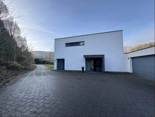 Einfamilienhaus zur Miete 3.000 € 7 Zimmer 245 m² 2.000 m² Grundstück frei ab 01.01.2026 Berlebeck Detmold 32760